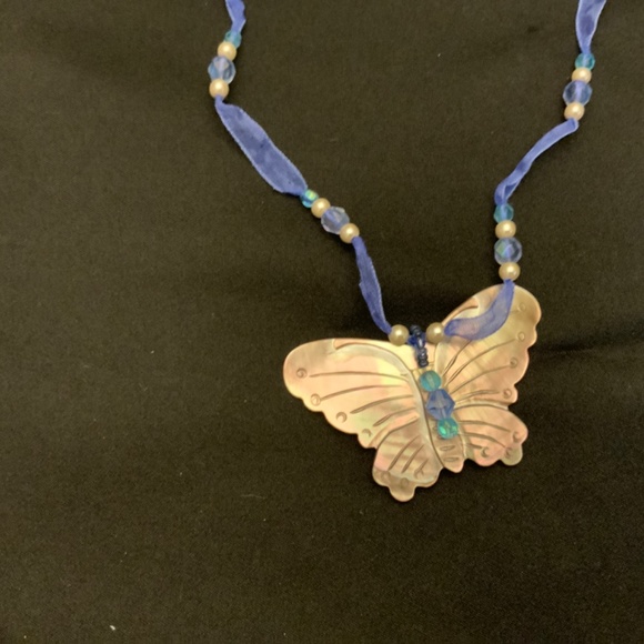 S3/NWT 16” Cookie Lee Necklace & Earring Set-Genuine Shell Butterfly Necklace - Picture 2 of 4